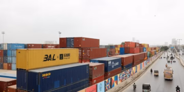 Pakistani hap rrugët tregtare rrugore për në Iran mes bllokadës së Hormuzit