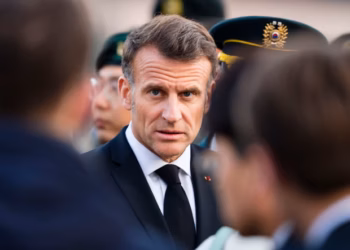 Macron kritikon Trumpin, thotë se është “jorealiste” të rihapet ngushtica e Hormuzit me forcë