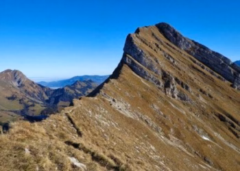 Alpinisti 30-vjeçar humb jetën pas rënies 200 metra nga një mal në Zvicër
