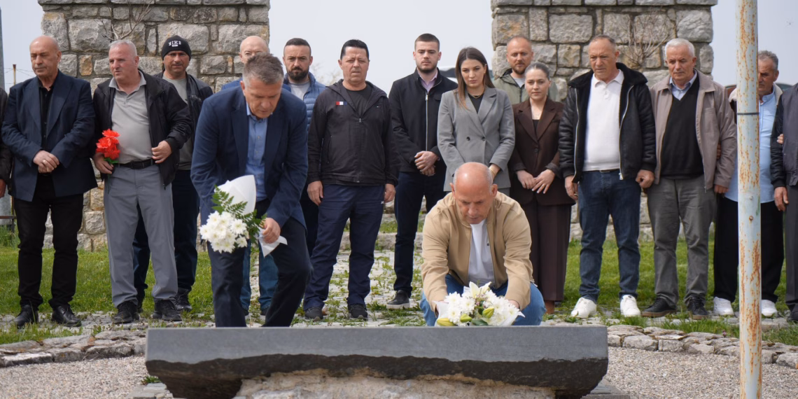 Përkujtohen tre dëshmorët e Drenasit, Lladrovci: Sakrifikuan për liri