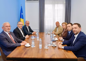 Hamza mbledh kryetarët e komunave që udhëhiqen nga PDK