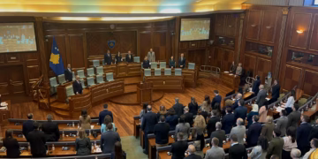 Kuvendi i Kosovës mban një minutë heshtje në nderim të akademikut Rexhep Qosja