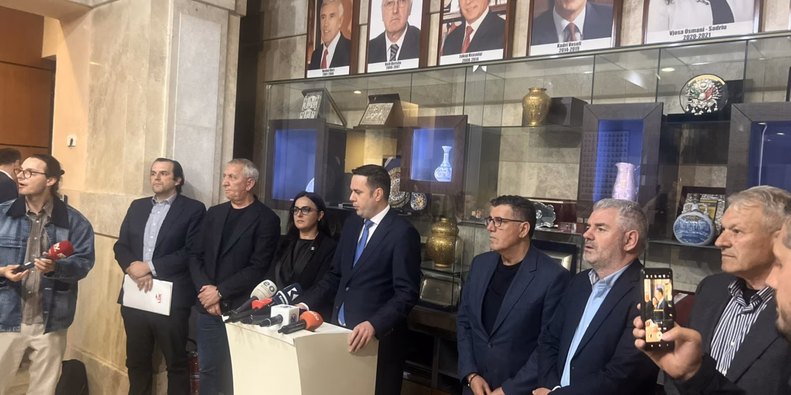 Abdixhiku: LVV nuk e deshi Vjosa Osmanin për presidente – kërkoi kontroll të plotë të pushtetit