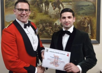 Ambasada britanike uron togerin e Kosovës që kreu trajnimin në Britani: Krenarë që mbështesim zhvillimin e FSK-së