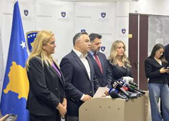 Berisha: AAK-ja do ta zgjidhte çështjen për 15 minuta, Kurti po përçan skenën politike
