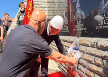 Haradinaj përkujton daljen e parë publike të UÇK-së, vlerëson rolin e Drenocit në luftën çlirimtare