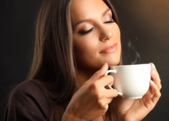 ​Përfitimet dhe rreziqet pas filxhanit të katërt të kafesë