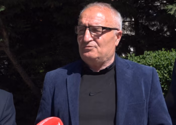 ​Dy libra të Latif Mehmetit sjellin dëshmi për krimet serbe