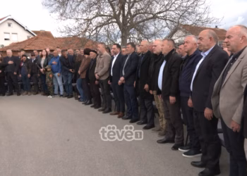 Dhimbje e krenari bashkë, përkujtohen dëshmorët e martirët e lagjes “Kodra” në Prekaz