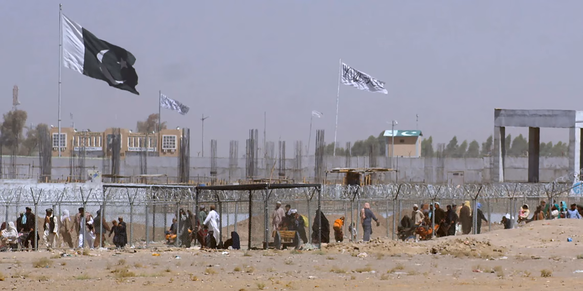 Armëpushimi afgano-pakistanez nën presion pas sulmit në universitet