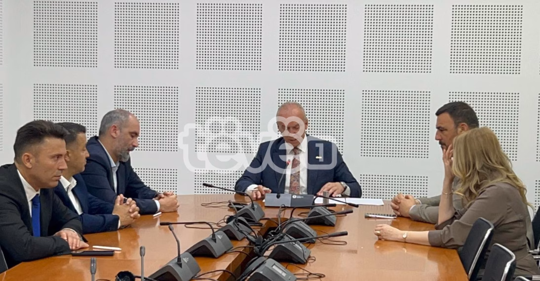 Mblidhet Komisioni për legjislacion për të shqyrtuar nëse dy kandidatet për Presidente plotësojnë kushtet