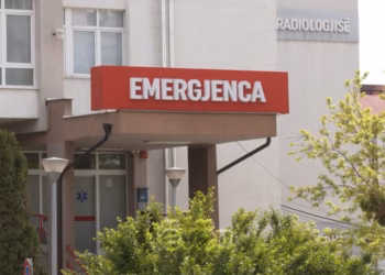 Qentë endacakë sulmojnë edhe një 15 vjeçare brenda oborrit të QKUK, detaje rreth rastit
