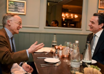 Kurti pas takimit me Noel Malcolm: Kosova ka nevojë për zëra që mbrojnë të vërtetën