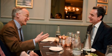 Kurti pas takimit me Noel Malcolm: Kosova ka nevojë për zëra që mbrojnë të vërtetën