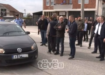 Banorët protestojnë për zvarritje të punimeve, kompania ia lë fajin ministrisë