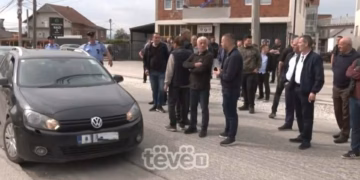 Banorët protestojnë për zvarritje të punimeve, kompania ia lë fajin ministrisë