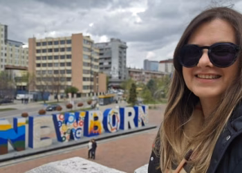 Gazetarja rumune Julia Bahovski viziton për herë të parë Kosovën, ndan përshtypjet dhe opinionin e saj