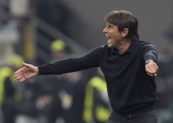 Conte paraqet kandidaturë për përzgjedhës të Italisë