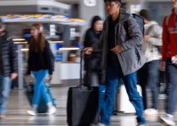 Sistemi i ri i hyrje-daljeve në BE po shkakton vonesa deri në tre orë, raportojnë aeroportet
