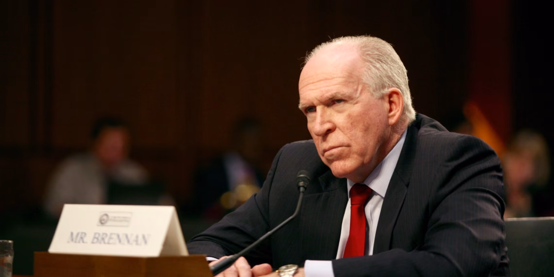 “I papërshtatshëm për detyrën”: Ish-drejtori i CIA-s i bashkohet thirrjeve për shkarkimin e Trumpit