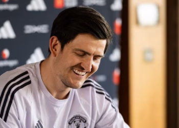 Maguire vazhdon kontratën me “Djajtë e kuq”