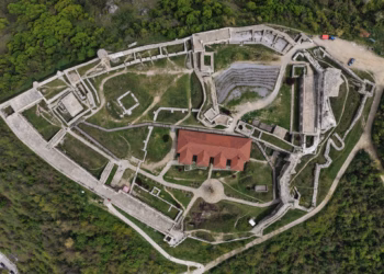 Mbyllen disa zona të Kalasë së Prizrenit, pezullohen aktivitetet