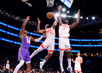 NBA, Lakers pësojnë humbjen e dytë rresht, Rockets afrohen në 2:3 në serinë e Play-Offit