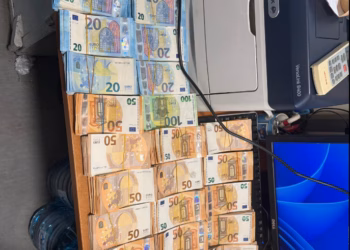 Dogana e Kosovës konfiskon mbi 122 mijë euro në veturën që e drejtonte shtetasi rumun