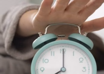 Pse zgjohesh para alarmit? Ja sekreti që fsheh trupi yt pa e kuptuar!