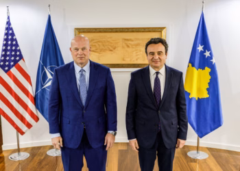 Ambasadori amerikan në NATO: Kosova po rrit kontributin në siguri me Bordin e Paqes dhe dërgimin e FSK-së në Gaza