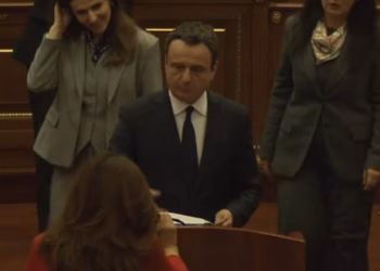 Musliu ia tërheq mikrofonin Kurtit: Kthehu në temë, mos na shit përralla