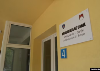 Tabelat e reja në ambulancat në Skenderaj brengosin banorët serbë