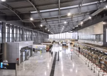 Monopol në pistë: Kush përfiton nga furnizimi me karburante në Aeroportin e Prishtinës?