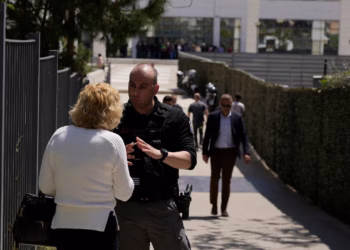 Të shtëna me armë në qendër të Athinës, disa të plagosur