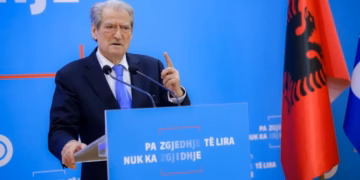 Berisha njofton datën për protestën e radhës kombëtare të opozitës në Shqipëri