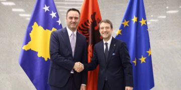 Kryediplomati shqiptar pret në takim Konjufcën, theksohet koordinimi “në çdo çështje të interesit kombëtar”