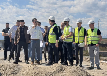 Basha inspekton punimet në rrugën nacionale Prishtinë-Pejë