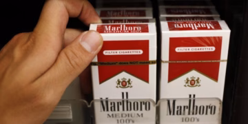 Projektligji në Mbretërinë e Bashkuar ndalon blerjen e duhanit për të gjithë të lindurit pas 2008