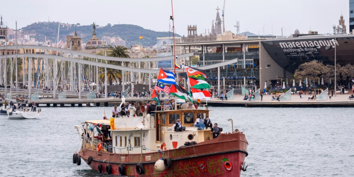 Izraeli ndalon flotën e ndihmave për Gazën pranë Kretës, rrëmben ekuipazhin