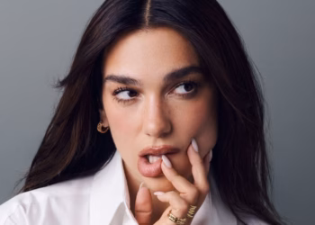 Dua Lipa thyen rekord historik në Spotify me albumin debutues