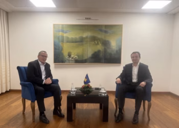 Kurti i çon ftesë edhe PDK-së për takim rreth çështjes së presidentit