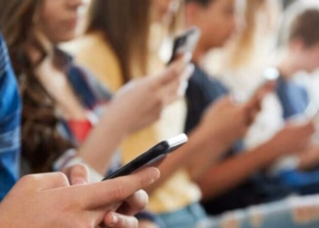 Norvegjia planifikon rritjen e kufirit të moshës për në rrjetet sociale në 16-vjeç