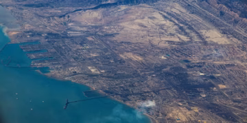 Emiratet e Bashkuara Arabe të gatshme të bashkohen në luftën për rihapjen e Ngushticës së Hormuzit