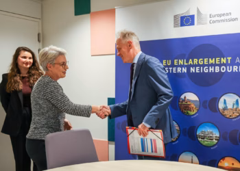Gërvalla takohet me Koopman në Bruksel, diskutojnë reformat në drejtësi dhe integrimin evropian