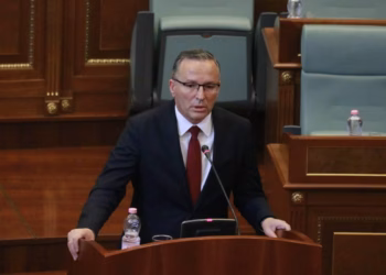 Hamza: Rritja e çmimeve të naftës po varfëron qytetarët, Qeveria s’po merr masa efektive