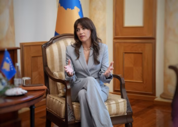 Haxhiu nis detyrën e presidentes me homazhe në 27-vjetorin e Masakrës së Rezallës