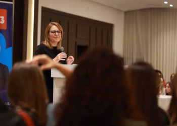 Bajrami akuzon Qeverinë Kurti për shfrytëzim të krizës me naftën