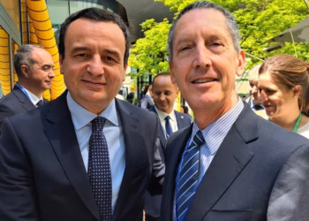 Joseph: Kurti të heqë dorë nga populizmi përçarës dhe të përfitojë nga dobësimi i Vuçiqit