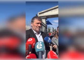 Jashari e quan Shkelzen Gashin “idiot” për ekspozitën e masakrave në Prishtinë