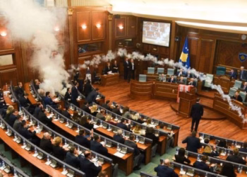 Dështon seanca për gazin lotsjellës, mungojnë ministrja Fitore Pacolli-Dalipi dhe deputeti Salih Zyba